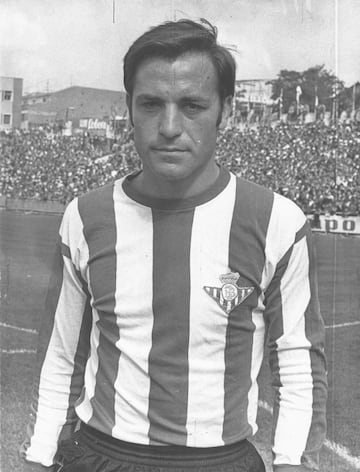 El delantero sevillano se formó en las categorías inferiores del Betis y formó parte del primer equipo entre 1963 y 1970. Tan solo disputó 25 partidos y marcó 4 goles. 