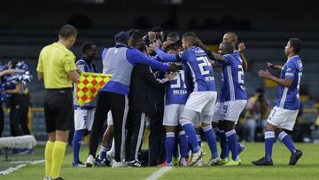 Jugadores de Millonarios celebrando un gol por Liga &Aacute;guila.