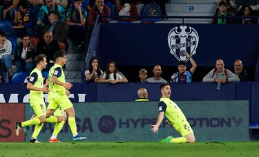 En el minuto 89, cuando nadie creía, él lo hizo. Unzueta se vistió de Messi, desbordó a su par cerca del centro del campo y corrió, destino la portería, para dar la victoria a los suyos. Por supuesto esta jugada le sirve para ser el protagonista de la jornada. No es para menos.