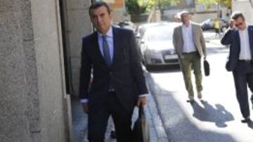 David Pescador, portavoz del Consejo del Racing, antes de su reunión con Soledad García.