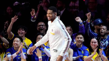 SAN FRANCISCO, CALIFORNIA - FEBRUARY 16: Giannis Antetokounmpo #34 of the Milwaukee Bucks and Chuck's Global Stars walks out during team introductions during the 74th NBA All-Star Game at Chase Center on February 16, 2025 in San Francisco, California. NOTE TO USER: User expressly acknowledges and agrees that, by downloading and or using this photograph, User is consenting to the terms and conditions of the Getty Images License Agreement. Thearon W. Henderson/Getty Images/AFP (Photo by Thearon W. Henderson / GETTY IMAGES NORTH AMERICA / Getty Images via AFP)