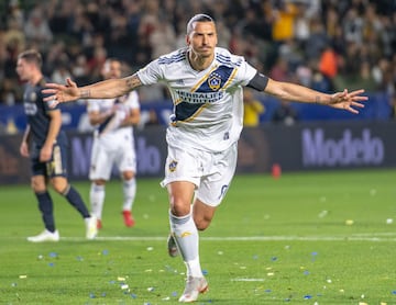 Zlatan emigró a la liga de Estados Unidos en 2018 y es una de las grandes estrellas que tiene la MLS. LA Galaxy arropó al futbolista sueco, quien ha redituado con múltiples anotaciones, 44 en total, además de sumar 10 asistencias. 