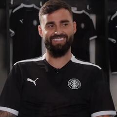 La vida de Luis Felipe Gallegos en la isla de Creta: el idioma, la Roja, la religión y su futuro como DT