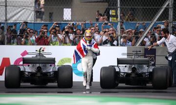 Hamilton gana su cuarto título de Fórmula 1 en el GP de México, con su peor posición de año y a falta de dos carreras para que termine el Mundial. 