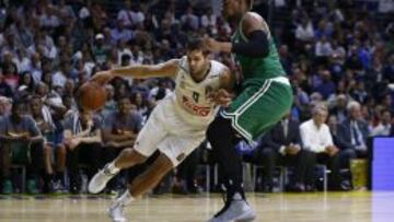 Felipe Reyes ante Jared Sullinger.