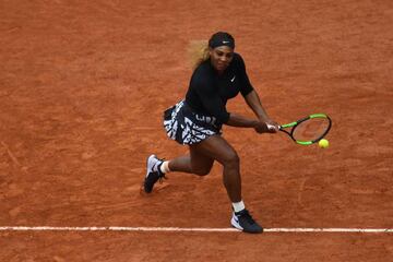 Serena Williams of the US returns the ball to Japan's Kurumi Nara during today's Roland Garros 2019 French Open match