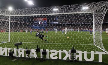 19 de noviembre de 2016. Partido de LaLiga entre el Atlético de Madrid y el Real Madrid en el Vicente Calderón (0-3). Cristiano Ronaldo marcó el 0-2.