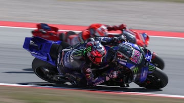 Fabio Quartararo lucha con Marc Márquez en el GP de Cataluña.