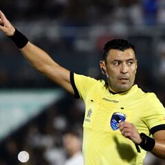 “El árbitro Roberto Tobar me dio una patada en la canilla”