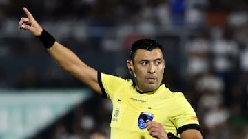 “El árbitro Roberto Tobar me dio una patada en la canilla”