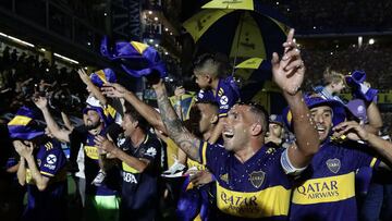 Boca Juniors&#039; forward Carlos Tevez (R) celebrates with teammates after winning the Argentina First Division 2020 Superliga Tournament at La Bombonera stadium, in Buenos Aires, on March 7, 2020. (Photo by ALEJANDRO PAGNI / AFP)