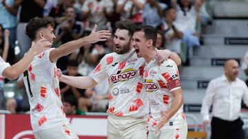 Jugadores de ElPozo celebran un gol de su victoria ante Osasuna Magna.