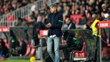 GIRONA, 03/02/2024.- El entrenador de la Real Sociedad, Imanol Alguacil, durante el partido de LaLiga EA Sports entre el Girona y la Real Sociedad que se disputa este sábado en el estadio de Montilivi. EFE/Siu Wu