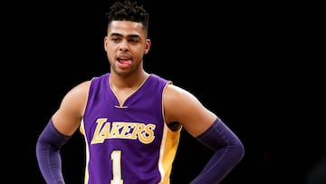 NEW YORK, NY - DECEMBER 14: D'Angelo Russell #1 of the Los Angeles Lakers looks on against the Brooklyn Nets in the second half at Barclays Center on December 14, 2016 in the Brooklyn borough of New York City. NOTE TO USER: User expressly acknowledges and agrees that, by downloading and/or using this Photograph, user is consenting to the terms and conditions of the Getty Images License Agreement. Michael Reaves/Getty Images/AFP
== FOR NEWSPAPERS, INTERNET, TELCOS & TELEVISION USE ONLY ==