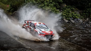 Dani Sordo pilota el Hyundai durante el rally en las Azores.