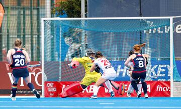 Clara Pérez, solvente ante los penalti córners de Gran Bretaña.