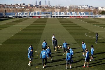 El grupo del conjunto blanco se ha entrenado en Valdebebas con la mente puesta en el partido frente al Betis de Quique Setién.