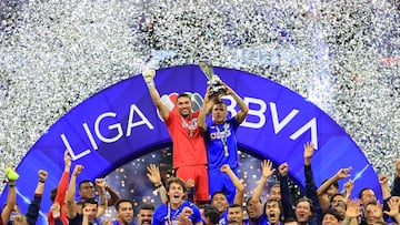 Jose de Jesus Corona and Julio Cesar Dominguez de Cruz Azul lifts the Champion trophy with the Players after the game Cruz Azul vs Santos, corresponding to second leg match Final of the Torneo Clausura Guard1anes 2021 of the Liga BBVA MX, at Azteca Stadium, on May 30, 2021.
<br><br>
Jose de Jesus Corona y Julio Cesar Dominguez de Cruz Azul levanta el trofeo de Campeon con los Jugadores despues del partido Cruz Azul vs Santos, correspondiente al partido de vuelta de la Gran Final del Torneo Clausura Guard1anes 2021 de la Liga BBVA MX, en el Estadio Azteca, el 30 de Mayo de 2021.