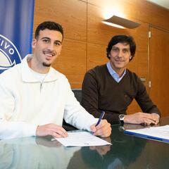 Víctor Parada renueva hasta 2026