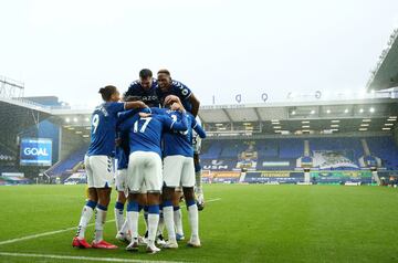 Ritmo frenético del Everton en la Premier League. El conjunto de Ancelotti sigue con rendimiento perfecto. En esta ocasión doblegó al Brighton en Goodison Park con doblete de James Rodríguez y otra anotación de Yerry Mina. 