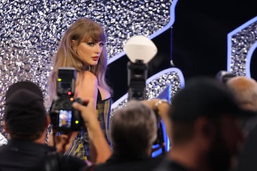 Iker Jimnez explota contra Taylor Swift y Mark Zuckerberg por bienquedas: Hipcritas