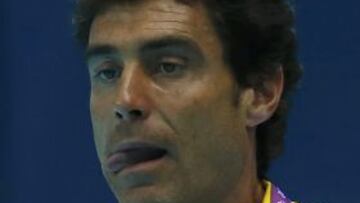 Spain's coach Miguel Oca Gaia reacts during his team's women's preliminary round Group A water polo match against Hungary at the London 2012 Olympic Games at the Water Polo Arena August 3, 2012. REUTERS/Laszlo Balogh (BRITAIN - Tags: OLYMPICS SPORT WATER POLO)