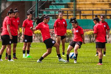 La Selección de Paraguay entrenó en el estadio Álvaro Gómez Hurtado de Floridablanca con miras al partido de semifinales de Copa América Femenina.