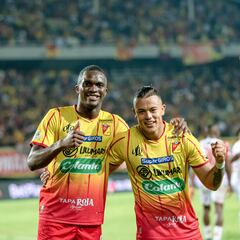 Pereira se pasea ante Santa Fe y llega vivo a la definición