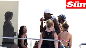 Cazan a Pogba fumando un cigarrillo electrónico en Miami.