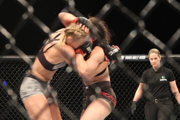 La única pelea femenina del UFC Chile que no terminó en knockout, enfrentó a la venezolana Verónica Macedo con la estadounidense Andrea Lee. La victoria de la norteamericana fue escogida como la mejor de la noche.