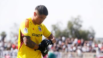 Futbol, Palestino vs Colo Colo.
Fecha 26, campeonato Nacional 2023.
El arbitro Miguel Araos muestra tarjeta roja al jugador de Colo Colo Brayan Cortes durante el partido de primera division contra Palestino disputado en el estadio Municipal La Cisterna en Santiago, Chile.
08/10/2023
Jonnathan Oyarzun/Photosport

Football, Palestino vs Colo Colo.
2th turn, 2023 National Championship.
Referee Miguel Araos shows a red card to the player of Colo Colo Brayan Cortes during the first division match against Palestino at the Municipal La Cisterna in Santiago, Chile.
08/10/2023
Jonnathan Oyarzun/Photosport