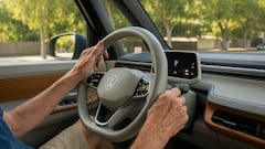 At 83 years of age, he gets behind the wheel of an electric car for the first time: his reaction is priceless