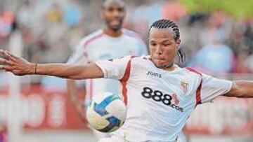 <b>SÓLO UN GOL. </b>Luis Fabiano, de momento, no cumple su deseo de marcar un gol por partido en la Copa Confederaciones. Marcó en el primer encuentro ante Egipto, pero frente a Estados Unidos se quedó sin hacerlo. Pese a todo, el jugador espera remontar su registro y afinar la eficacia en los próximos compromisos. Tiene la confianza total de su seleccionador.