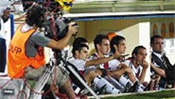 <B>BANQUILLO A PRECIOS DE SALDO</B>. Los suplentes del Madrid en El Madrigal, todos ellos canteranos.