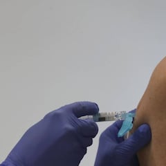 Reino Unido calcula empezar a vacunar a su población a finales de año