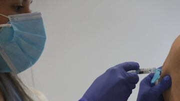 Reino Unido calcula empezar a vacunar a su población a finales de año