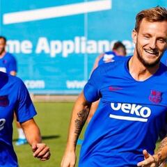 La lucha en el mediocampo se lo pone muy difícil a Valverde