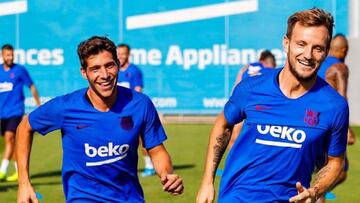 Sergi Roberto y Rakitic, en un entrenamiento del Barcelona.