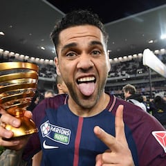 Alves sigue haciendo historia: suma ya 38 títulos