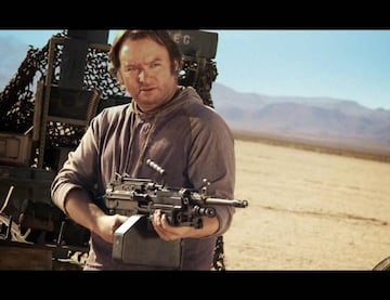 David Jaffe en el anuncio de Twisted Metal "Shoot my Truck" (Dispara a mi camión).