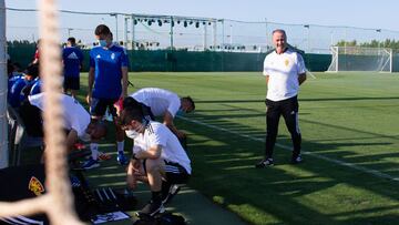 JIM, en un campo del Pinatar Arena antes de comenzar la sesi&oacute;n de entrenamiento del Real Zaragoza de esta tarde.