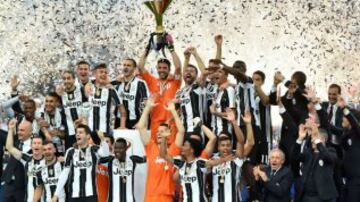 En Italia ganó la Serie A con Juventus en 2015/2016. Siendo el primer colombiano en ganar dos ligas en dos países distintos.