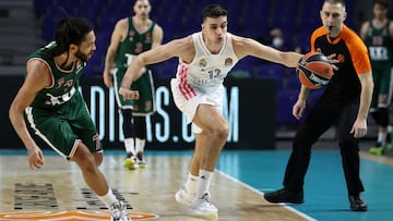 Carlos Alocén, frente a Henry, en un Madrid-Baskonia de la Euroliga.