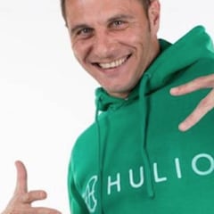 Joaquín promociona su marca Hulio con ayuda de la plantilla del Betis