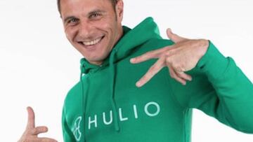 Joaqu&iacute;n promociona su marca Hulio con ayuda de la plantilla del Betis