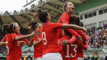 Futbol, Chile vs Uruguay.  Partido amistoso Femenino 2019.  La jugadora de Chile Francisca Lara celebra su gol contra Uruguay durante el partido amistoso preparatorio para repechaje Juegos Olimpicos Tokio 2020 en el estadio Bicentenario German Becker.  Temuco, Chile.  06/10/2019  Felipe Zanca/Photosport   Football, Chile vs Uruguay.  Friendly match 2019.  Chile's player Francisca Lara celebrates his goal against Uruguay during friendly match preparatory for Tokio Olympics 2020 at Bicentenario German Becker stadium in Temuco, Chile.  06/10/2019  Felipe Zanca/Photosport