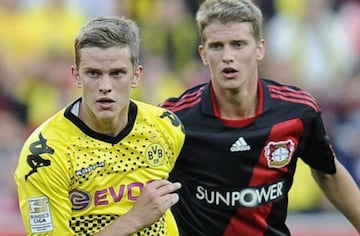 Seleccionados de Alemania, Lars ha hecho su carrera en Bayer Leverkusen, mientras que Sven forma parte del Borussia Dortmund.