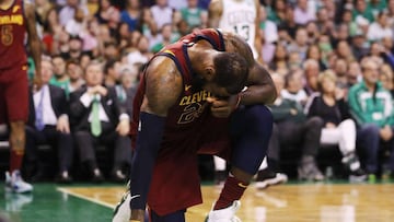 BOSTON, MA - MAY 15: LeBron James #23 of the Cleveland Cavaliers reacts after being hit in the face in the first half against the Boston Celtics during Game Two of the 2018 NBA Eastern Conference Finals at TD Garden on May 15, 2018 in Boston, Massachusetts. NOTE TO USER: User expressly acknowledges and agrees that, by downloading and or using this photograph, User is consenting to the terms and conditions of the Getty Images License Agreement. Maddie Meyer/Getty Images/AFP
== FOR NEWSPAPERS, INTERNET, TELCOS & TELEVISION USE ONLY ==