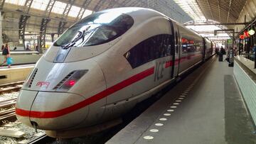 Un hombre sobrevive enganchado a un tren durante 32 kilómetros