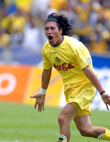 El 'Bam Bam' firmó con el América tras jugar en equipos grandes como el Inter de Milán, Real Madrid. Con las Águilas tuvo grandes actuaciones y alzó el título del Verano 2002 que en ese momento rompió 13 años de sequía para los azulcremas.